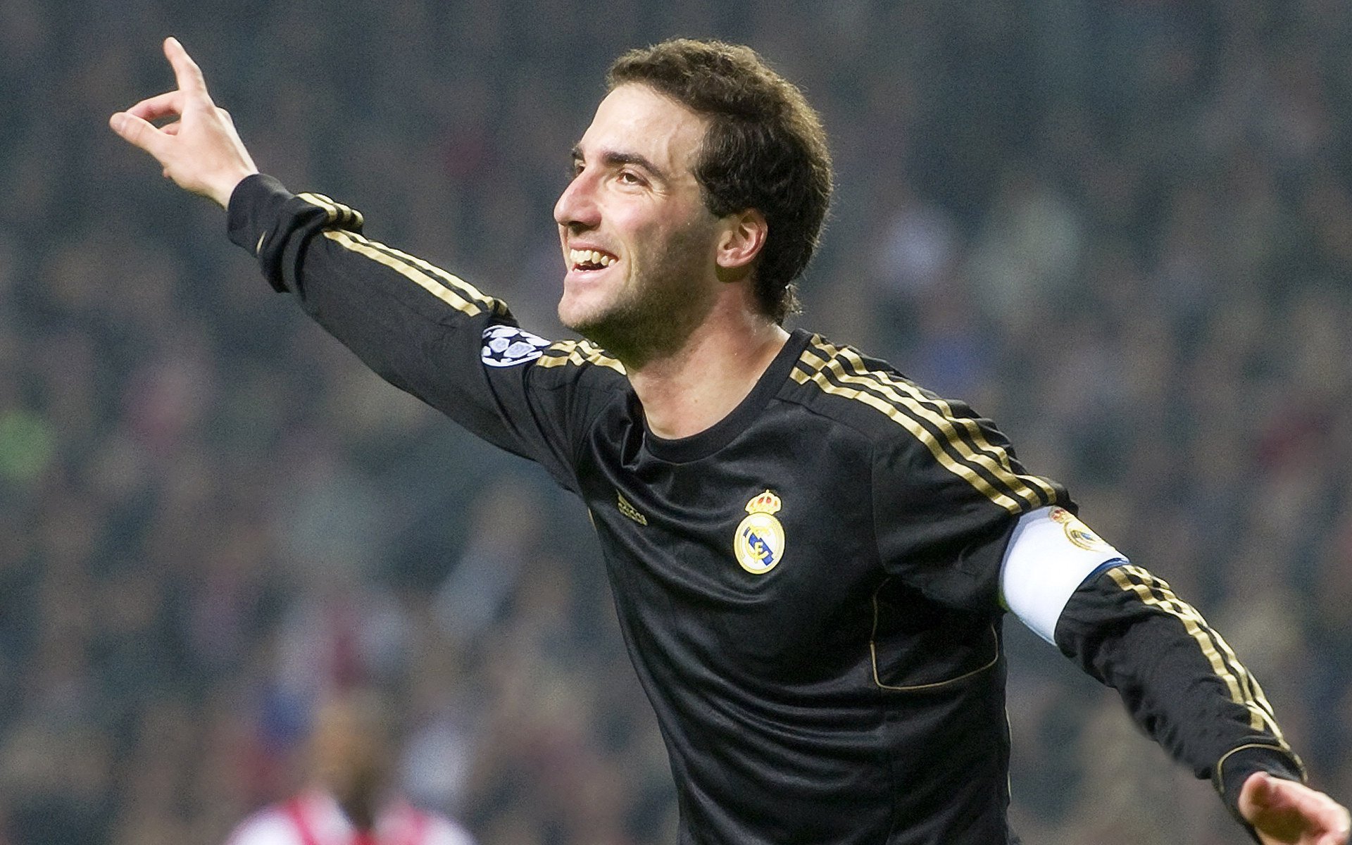 米兰双雄激烈争夺，争冠悬念升温